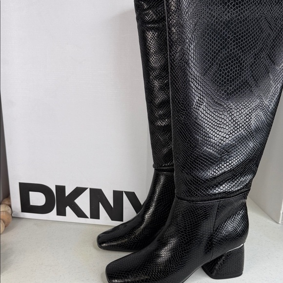 DKNY Women's Cana Block Heel Knee-High Boots Wide Calf Sz 8 - Picture 10 of 12